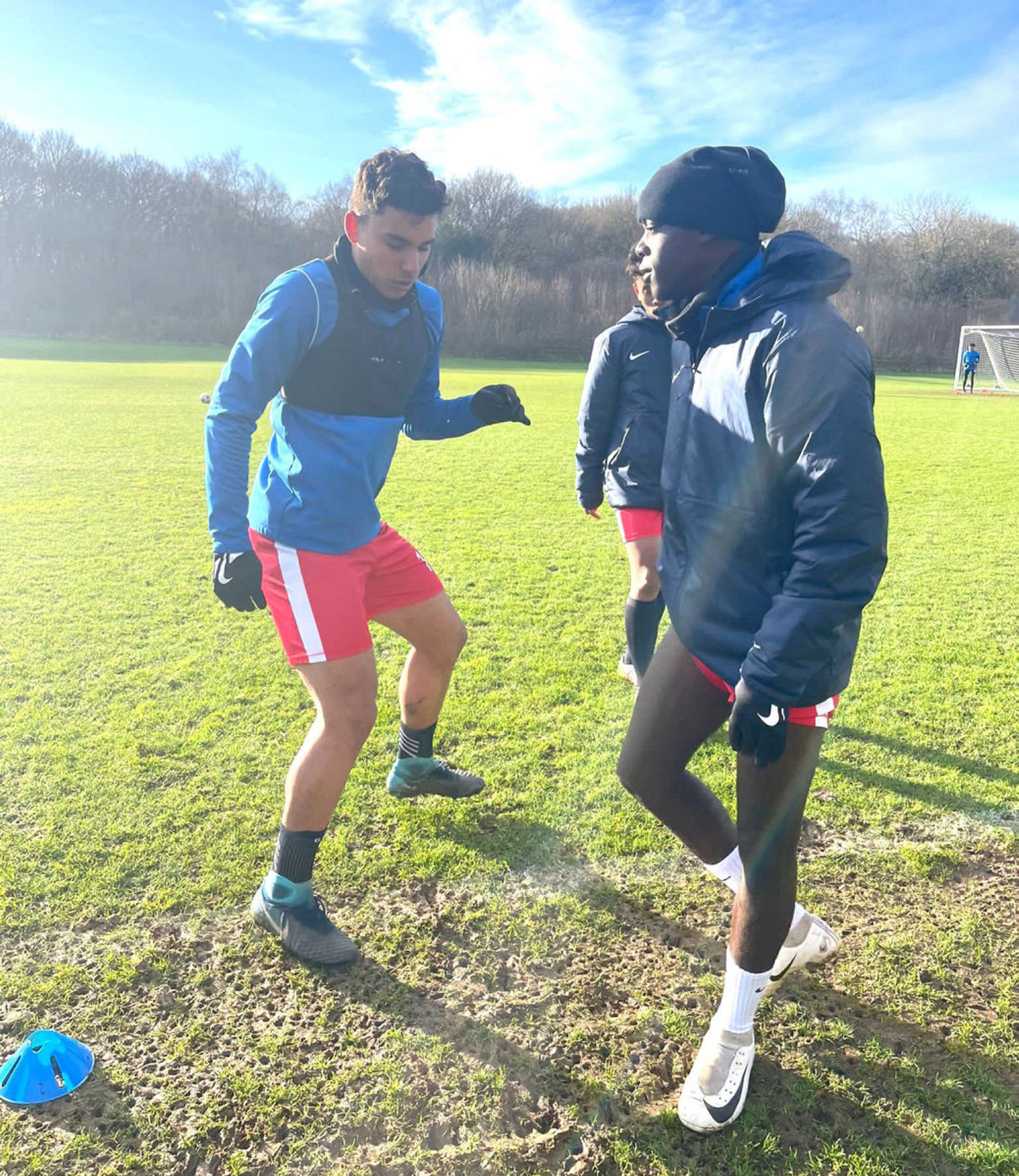 Football : le jeune Saint-Héritier Mikala Mabounda à Londres