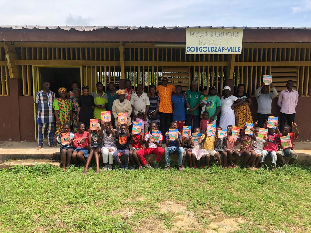 Oyem : du matériel didactique pour l'école de Sougoudzap-ville