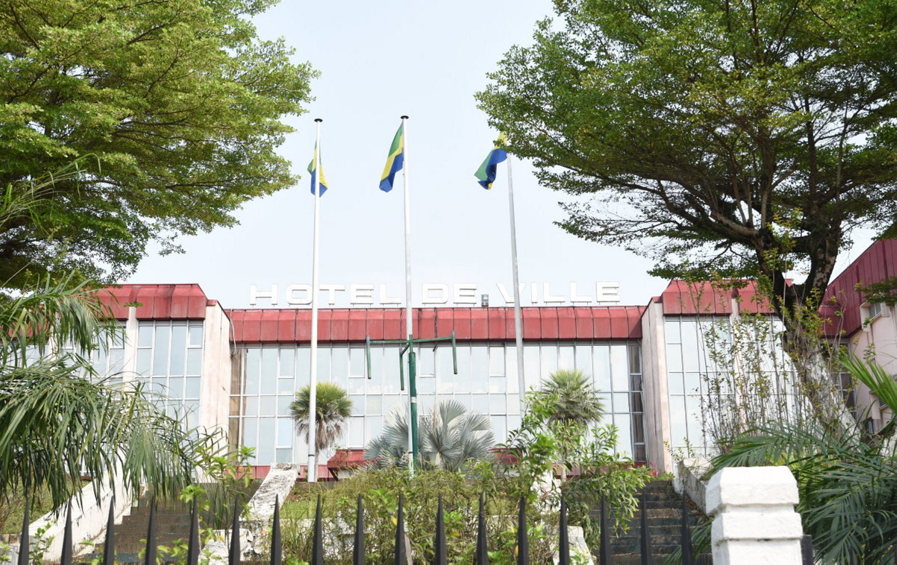 Avant de s'estomper hier, le durcissement était palpable à l'Hôtel de Ville de la capitale et dans les six arrondissements où l'accès à ces institutions a été interdite par les grévistes.