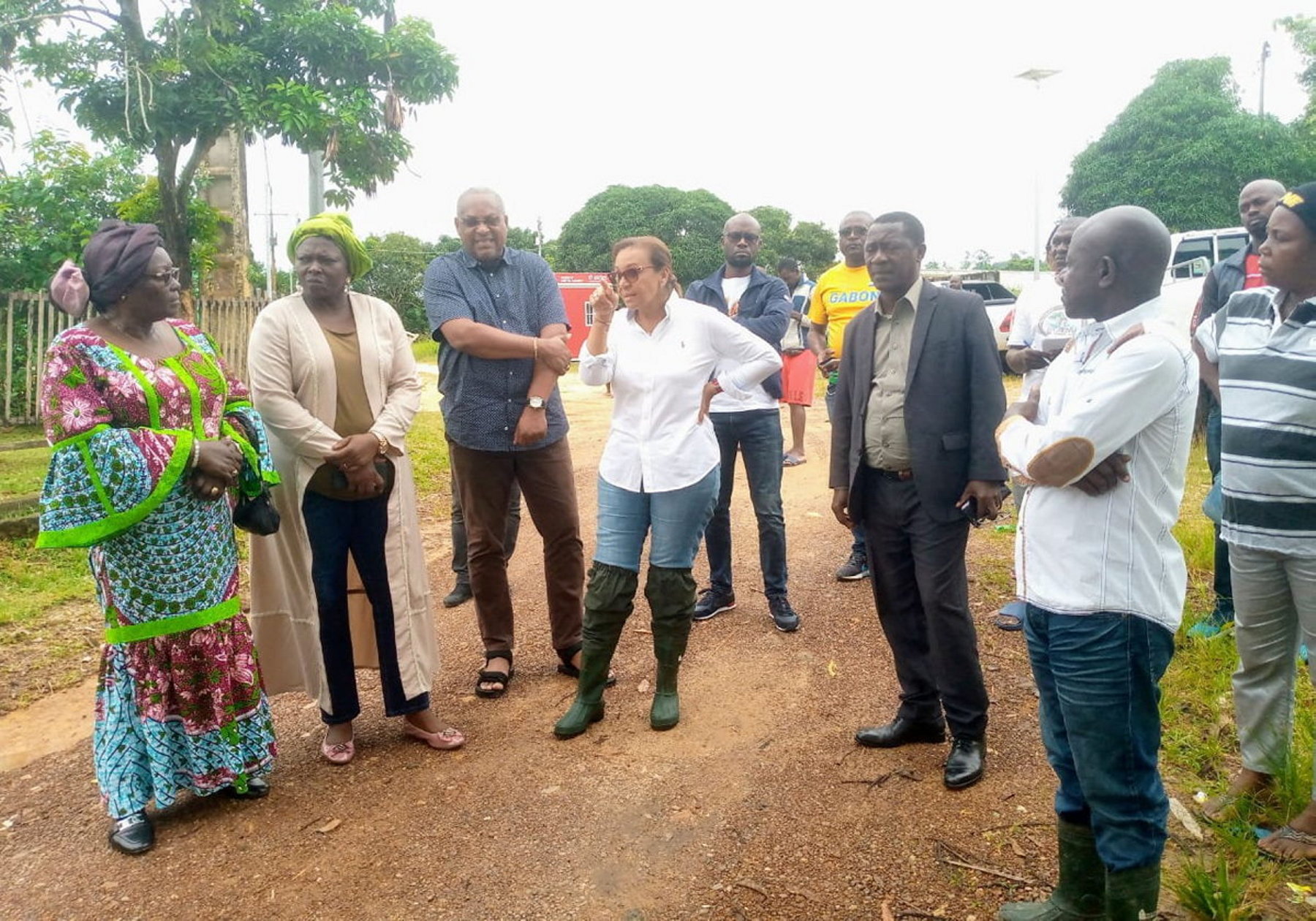 Lambaréné : la ministre Madeleine Berre visite les quartiers sinistrés