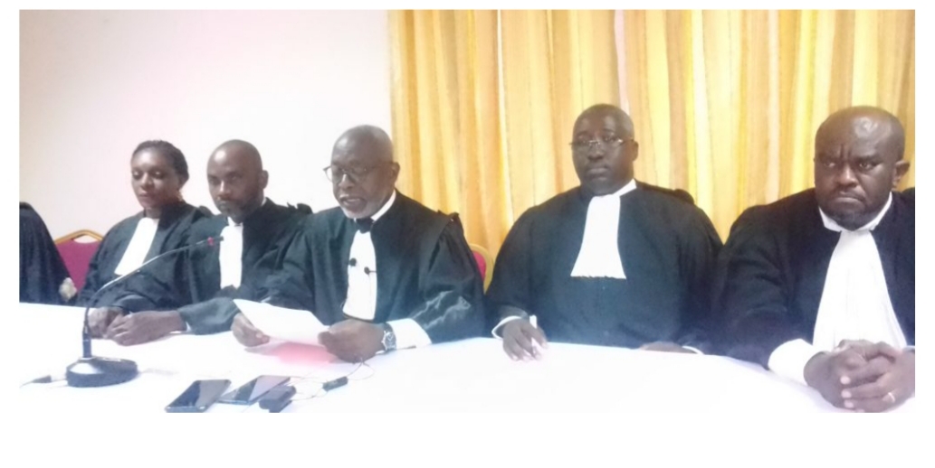 Les avocats lors de leur déclaration