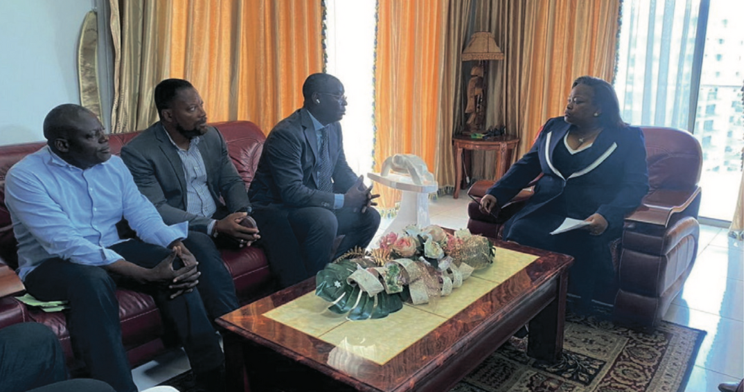 La ministre Camélia Ntoutoume-Leclercq (d) lors de son échange avec les membres de la Conasysed. La ministre Camélia Ntoutoume-Leclercq (d) lors de son échange avec les membres de la Conasysed.