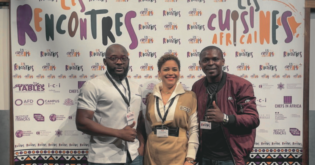 Chef O’miel, l’architecte du palais, Jessica Allogho promotrice des Petits pots de l’Ogooué et Chef Merlin en promoteurs de l’art culinaire du Gabon. Chef O’miel, l’architecte du palais, Jessica Allogho promotrice des Petits pots de l’Ogooué et Chef Merlin en promoteurs de l’art culinaire du Gabon.