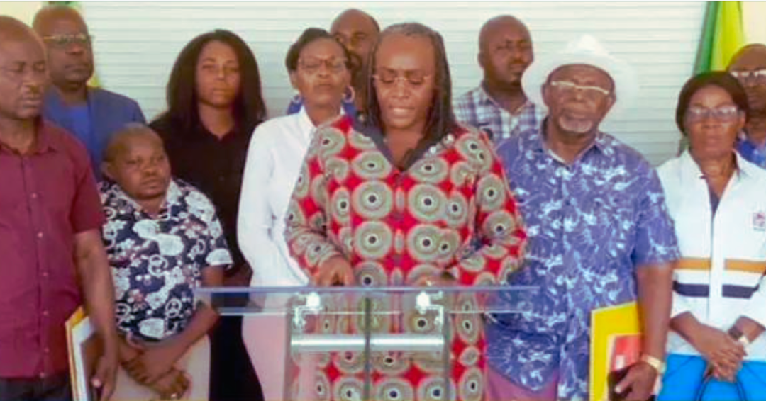 Armelle Yembi Yembi dénonce l’absence de transparence autour de l’organisation du Dia- logue national. Armelle Yembi Yembi dénonce l’absence de transparence autour de l’organisation du Dia- logue national.