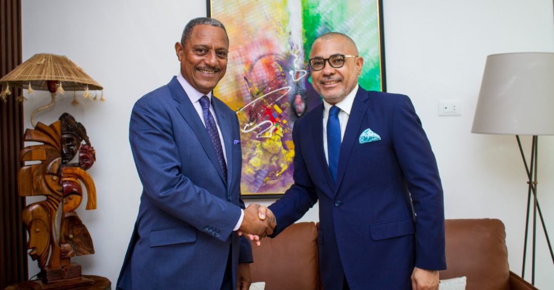 Le ministre en charge du Tourisme, Pascal Ogowet Siffon, et le directeur exécutif de la BAD, Désiré Guedon Le ministre en charge du Tourisme, Pascal Ogowet Siffon, et le directeur exécutif de la BAD, Désiré Guedon