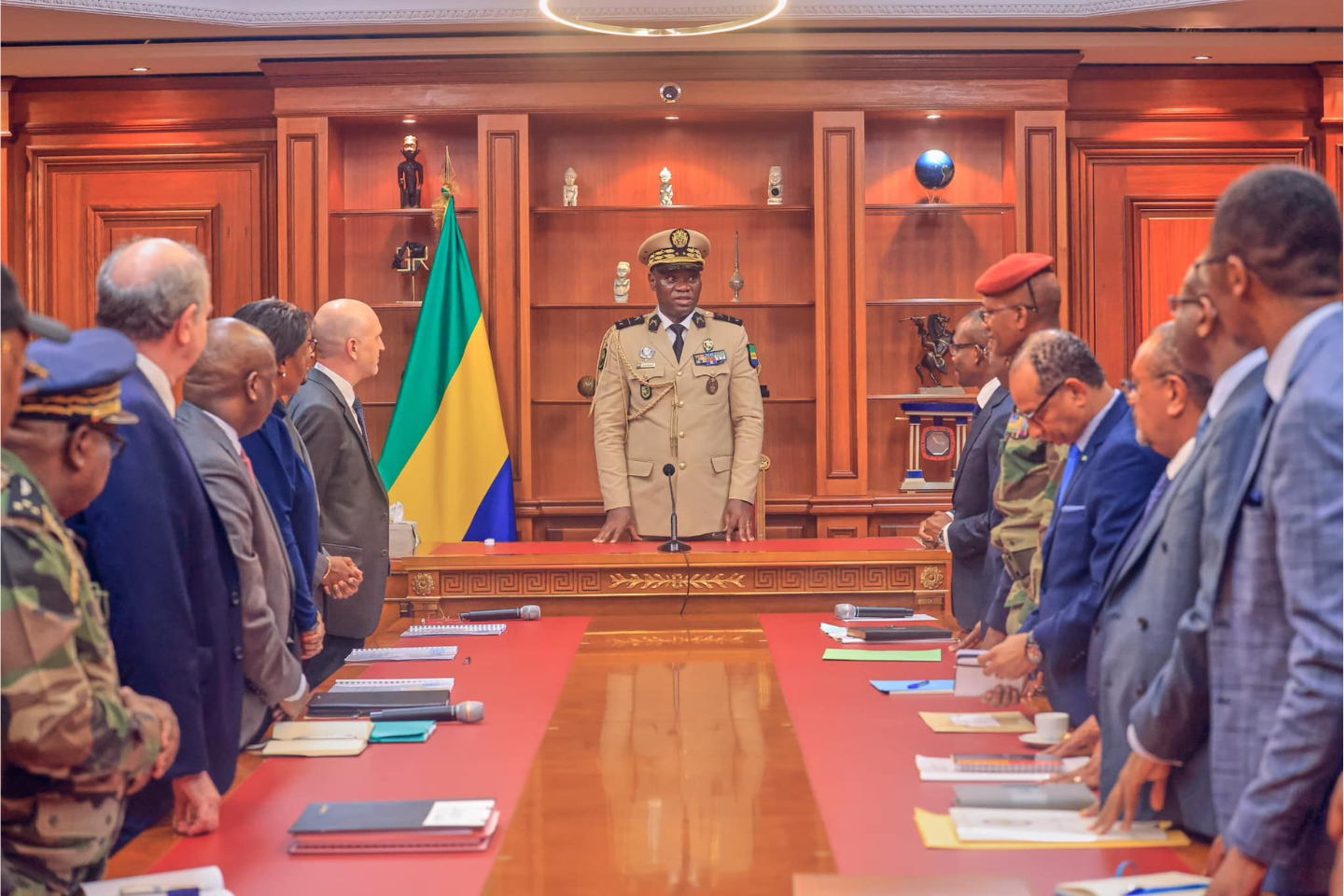 Le Président Brice Clotaire Oligui Nguema a supervisé la signature d'une convention entre Afrijet et l'État gabonais Le Président Brice Clotaire Oligui Nguema a supervisé la signature d'une convention entre Afrijet et l'État gabonais