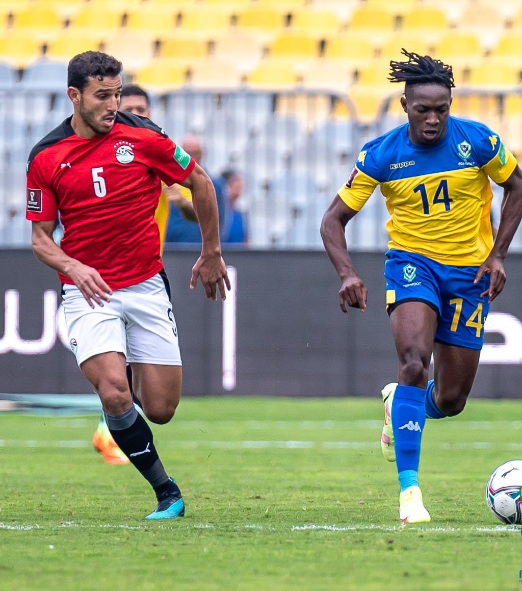 Bruno Ecuele Manga pour la composition du duo défensif axial.