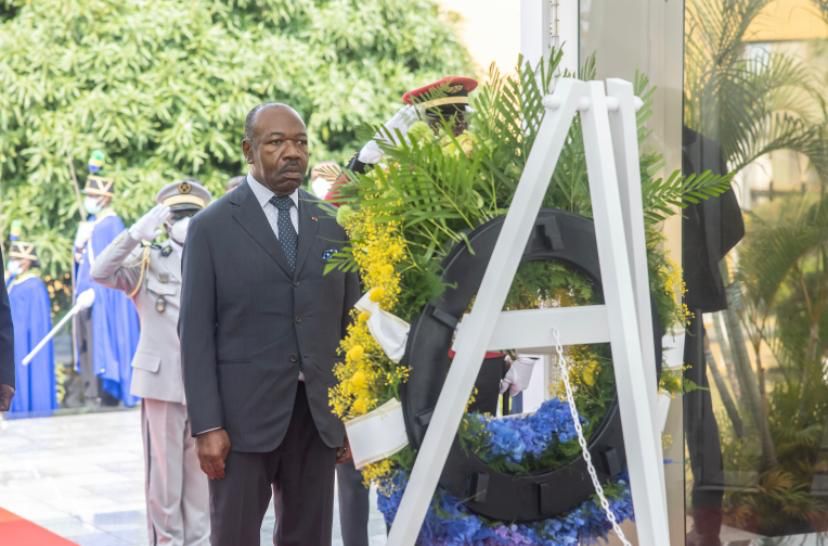 16 août : Ali Bongo marque la tradition au mausolée Léon Mba