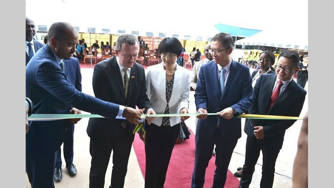 Transformation du bois : Lee White inaugure deux usines
