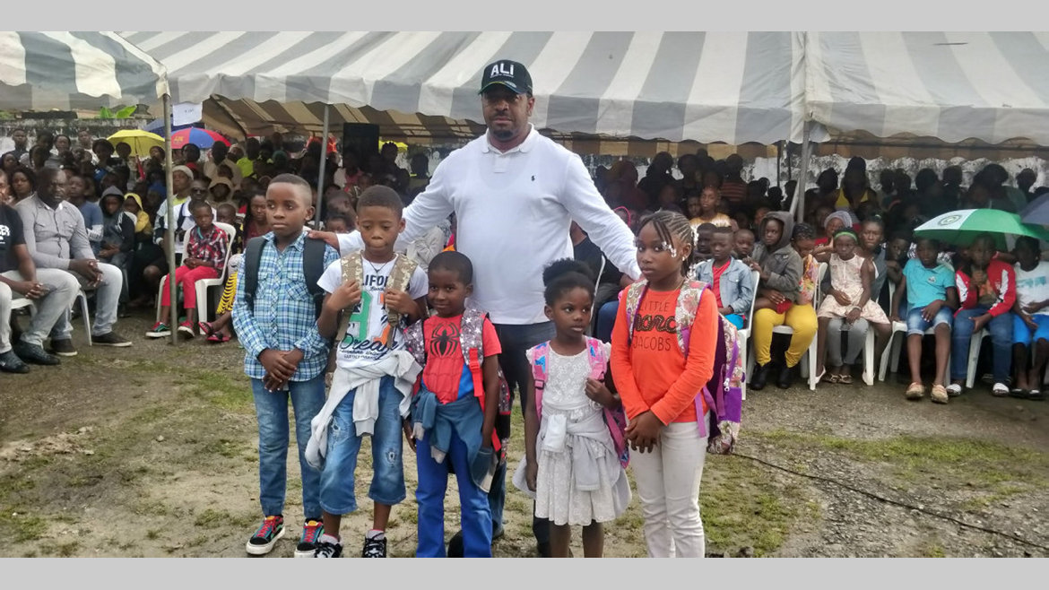 Bienfaisance : Des kits scolaires à 1 500 enfants