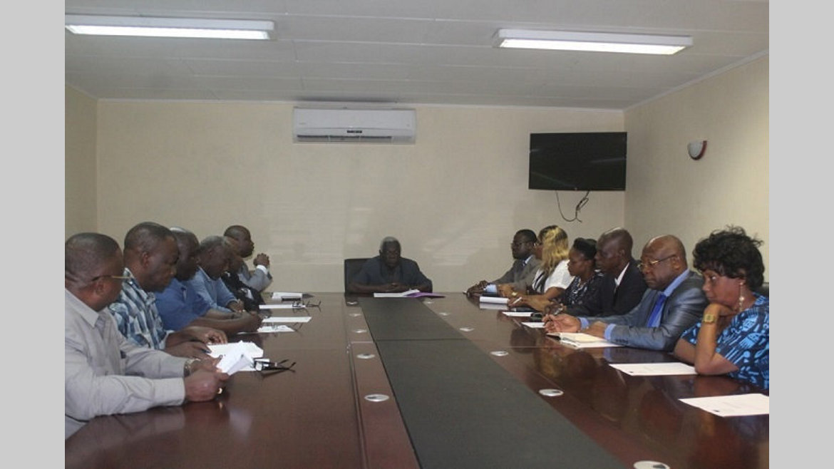 CLR : Les "sages" en conclave