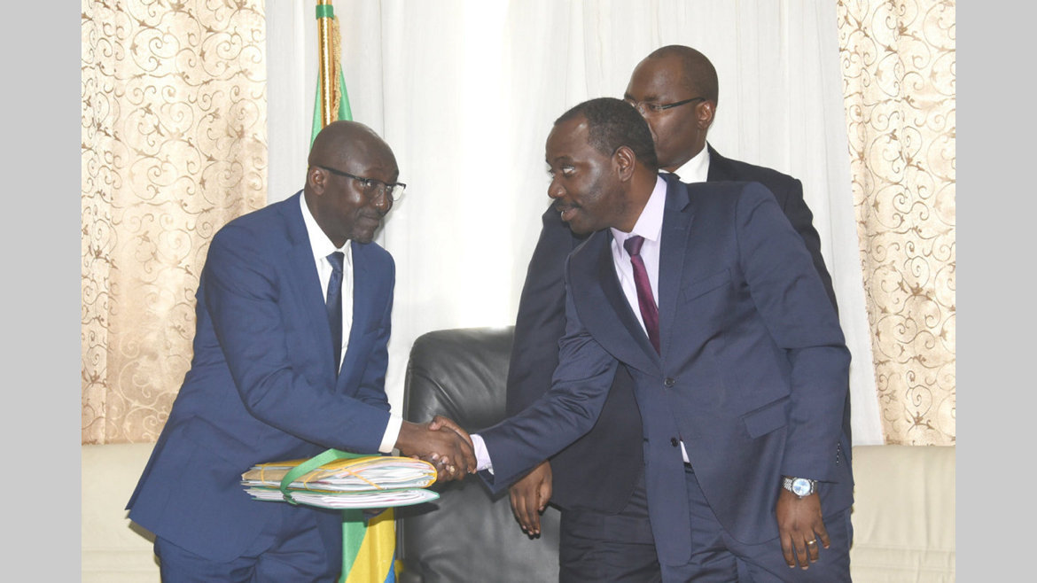 Travaux Publics : Léon Armel Bounda Balonzi au pied du mur