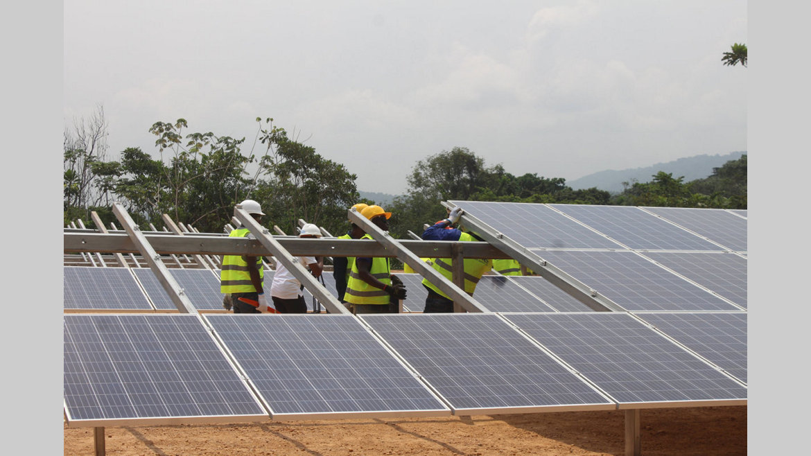 Energie : Première centrale solaire du Gabon en construction à Ndjolé
