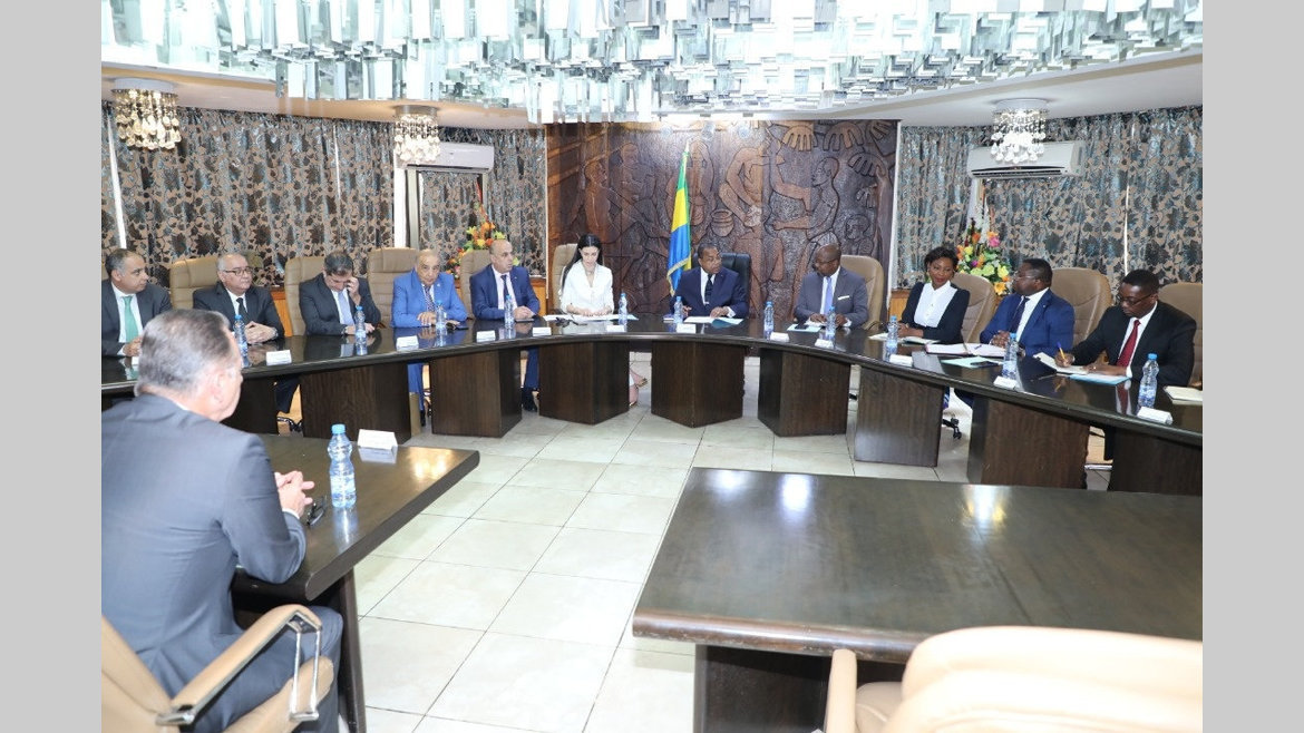 Covid-19 : Le gouvernement sous pression