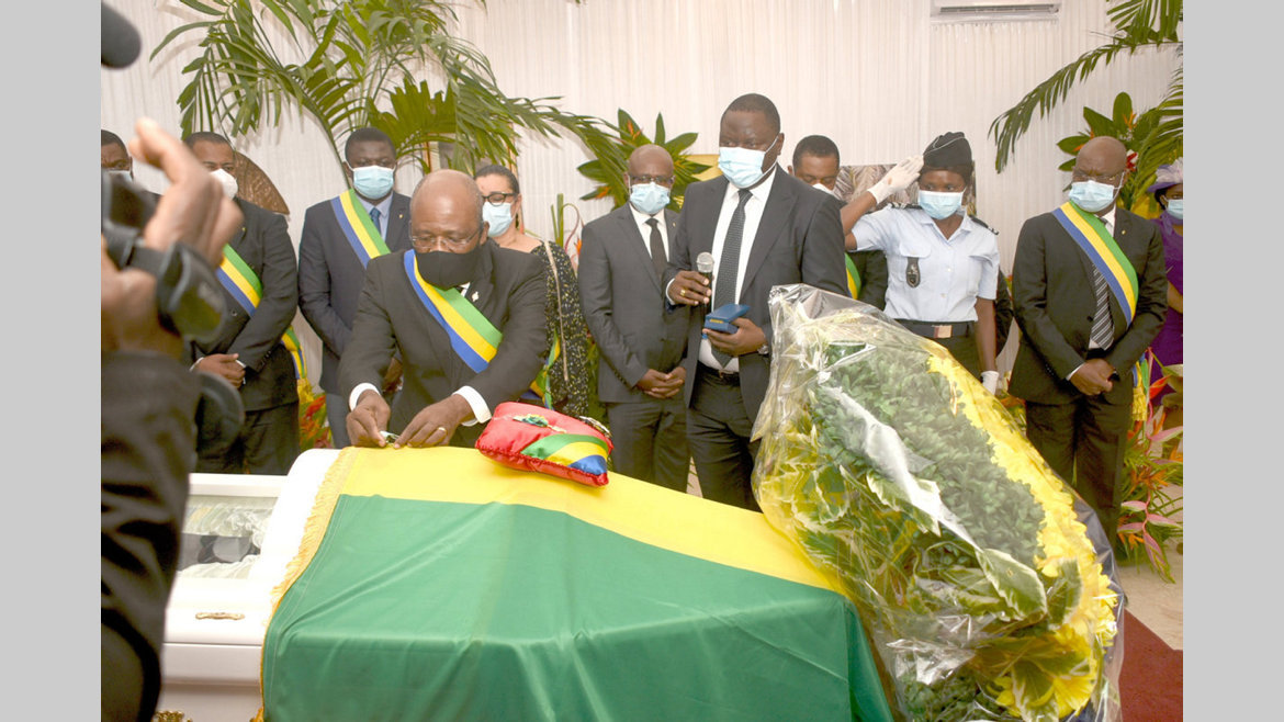 Obsèques : la République rend hommage à Issoze Ngondet