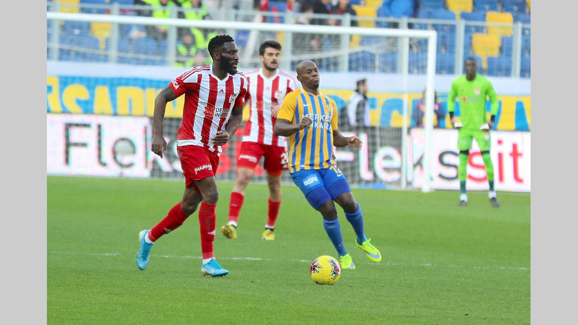 06H/Süper Lig : le titre définitivement hors de portée de Lemina et Appindangoye