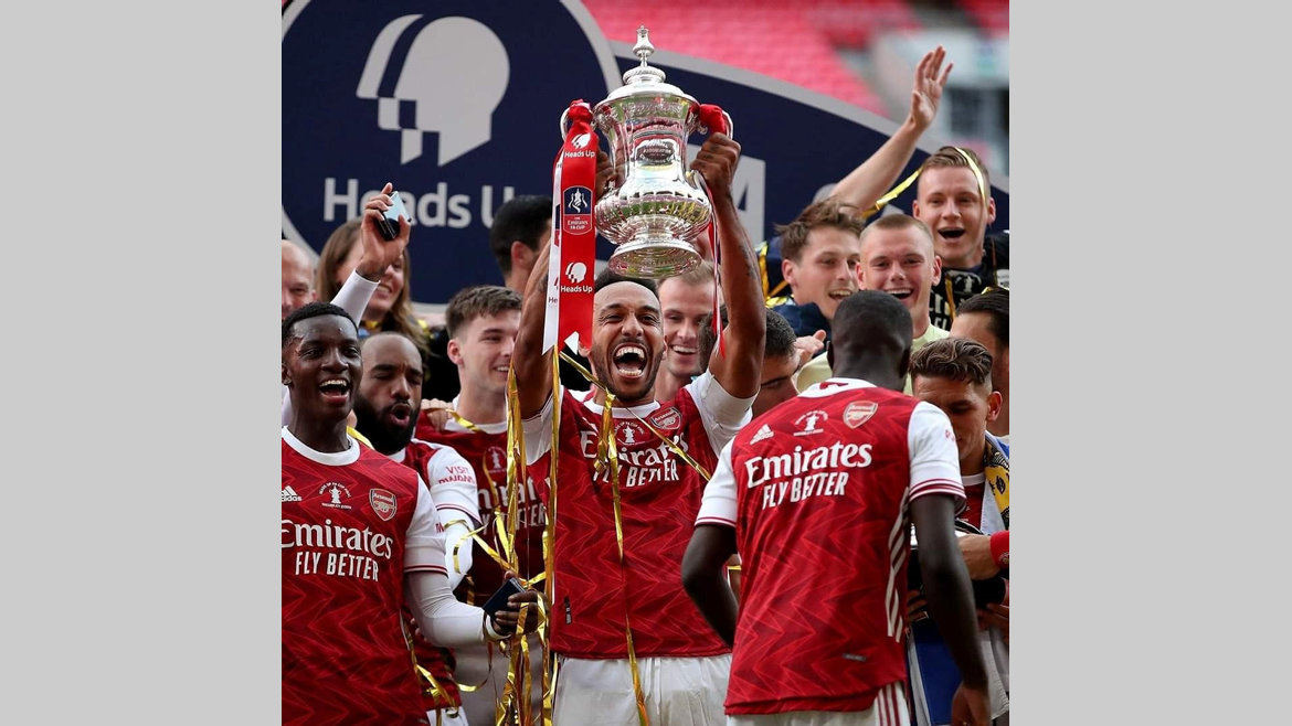 Football : Aubameyang King of England