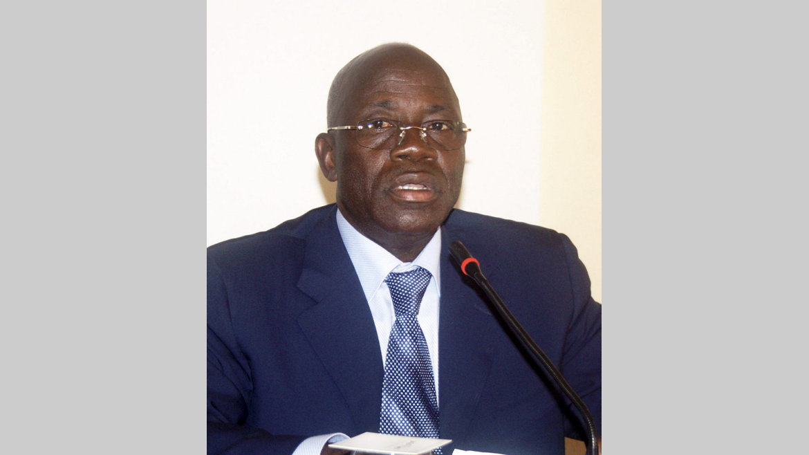 Drapeau : Michel Menga M'Essone exhorte au patriotisme