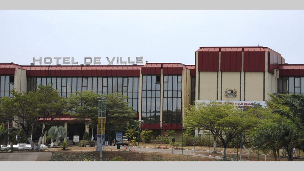Hôtel de ville : Serge Williams Akassaga Okinda, maire central intérimaire