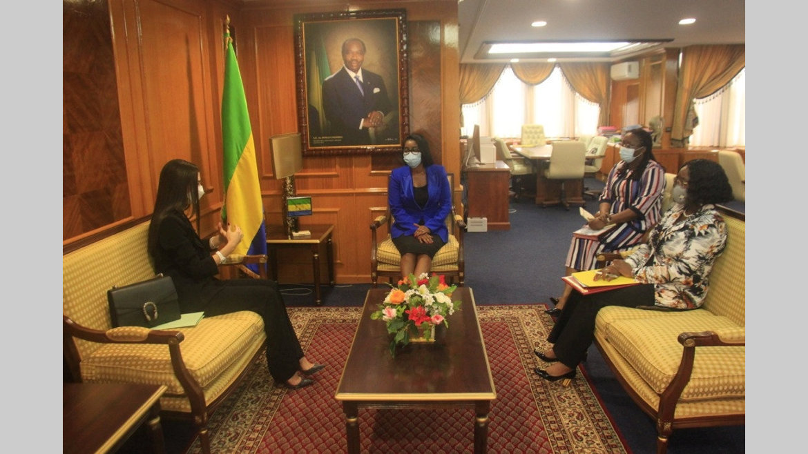 06hGabon-Liban : l'état de la coopération au centre des échanges