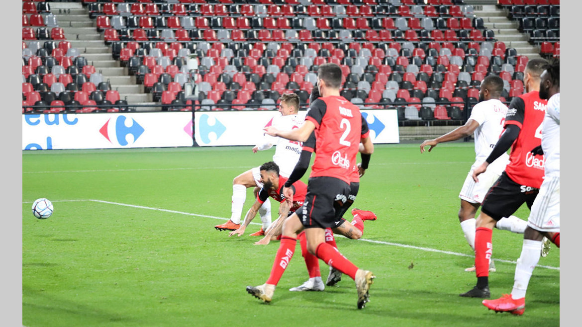 Football : Guingamp arrache le nul face à Ajaccio grâce à Lloyd Palun