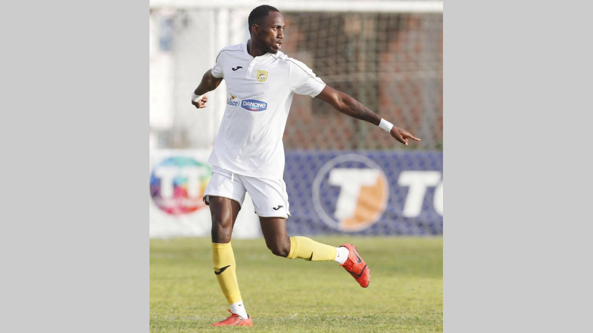 Football : Christ-Junior Eneme Bekale dans la tourmente
