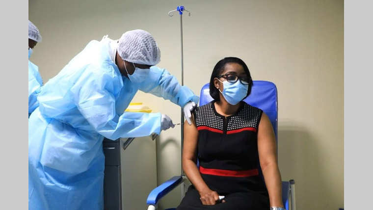 06hVaccination : le Premier ministre a reçu sa dose de vaccin