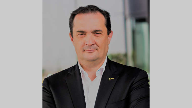 Radisson Blu Okoumé Palace et Park Inn by Radisson : Loic Foucault aux commandes