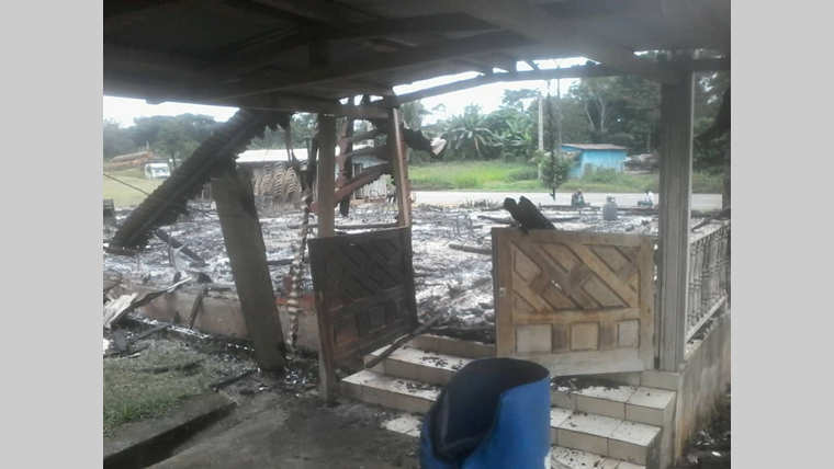 Kango : Un vigile met le feu à la maison de son patron