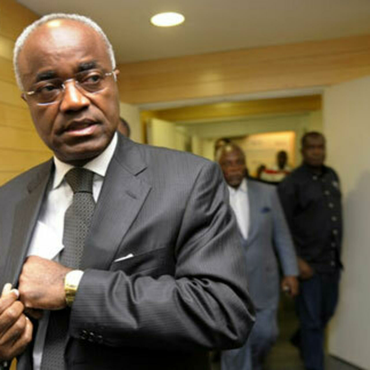 Gabon : Jean Eyeghe tourne le dos à Jean Ping
