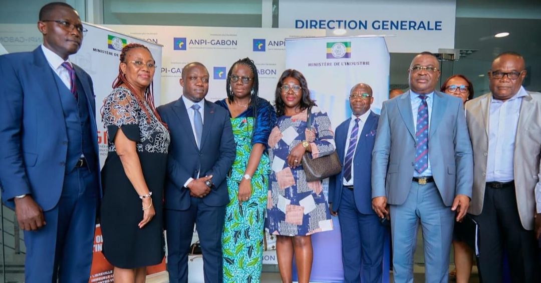Le gouvernement apporte son soutien aux femmes entrepreneures. Le gouvernement apporte son soutien aux femmes entrepreneures.