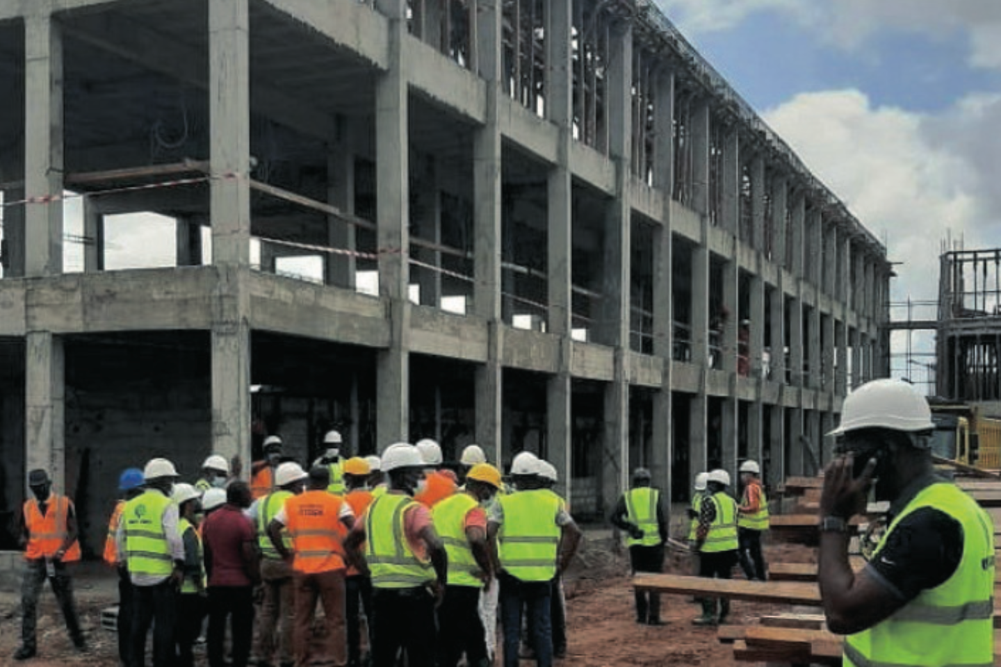 Le Gabon doit en finir avec les chantiers à l’abandon. Le Gabon doit en finir avec les chantiers à l’abandon.