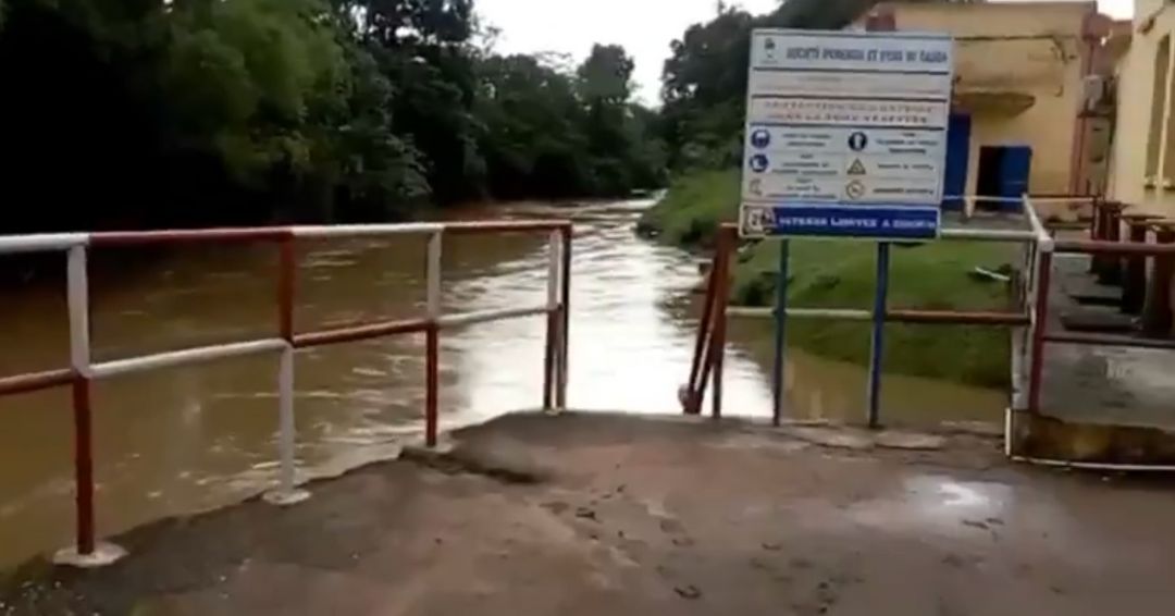 Capture d'écran de la rivière prise sur une vidéo de la SEEG © D.R SEEG/desserte en eau : des perturbations dans le Grand Libreville