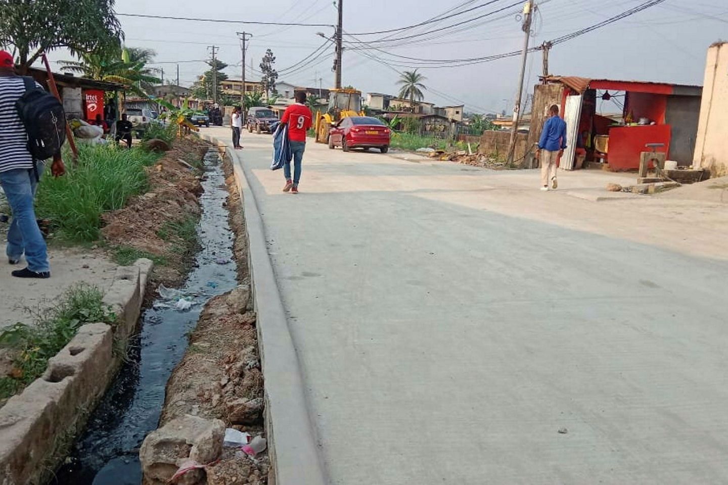 Un bout de la rue Michel Nguema-Obiang : l’urgence de canalisations s’impose pour prévenir les dégâts des eaux avec l’arrivée des pluies. Un bout de la rue Michel Nguema-Obiang : l’urgence de canalisations s’impose pour prévenir les dégâts des eaux avec l’arrivée des pluies.