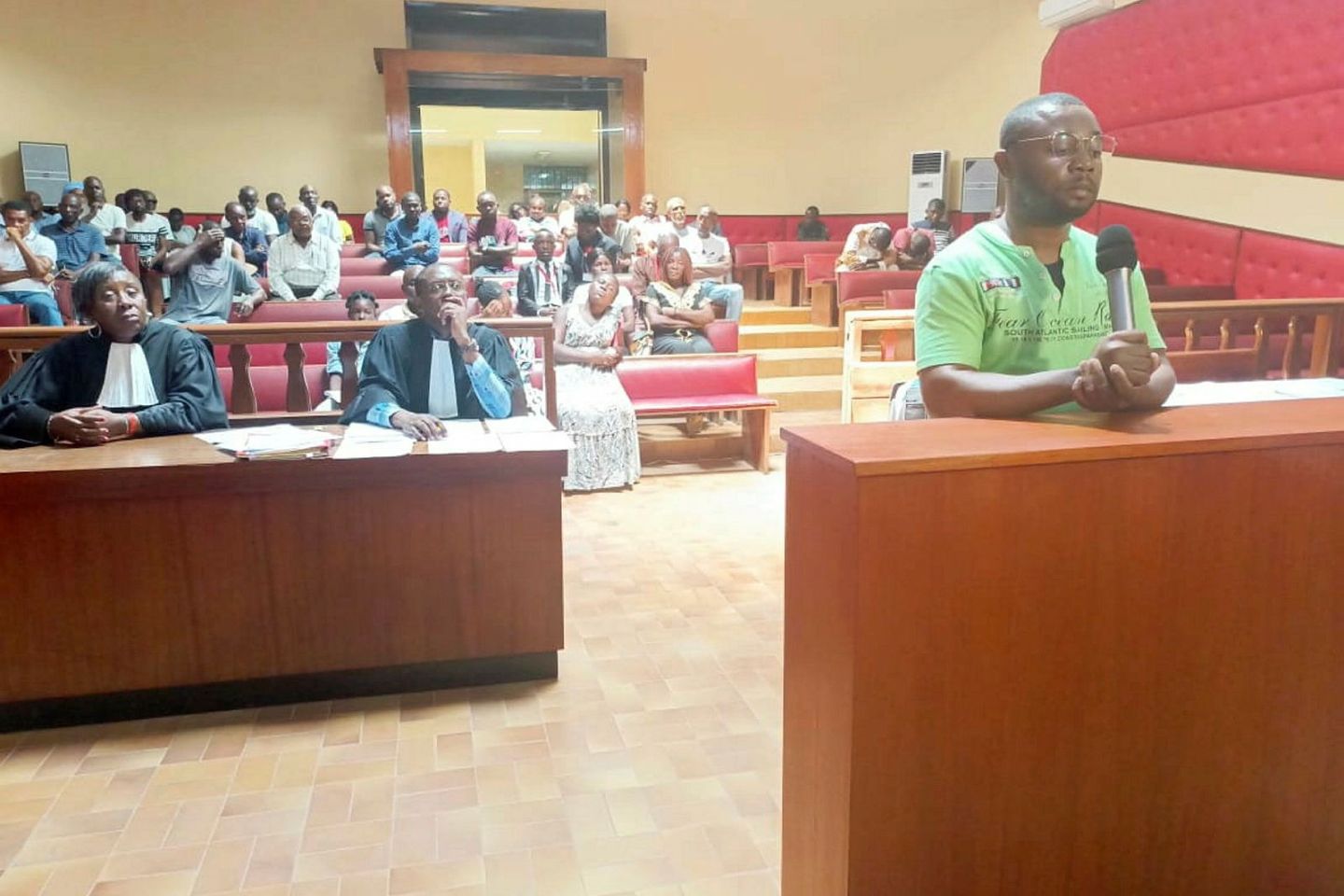 Jessy Évrard Nziengui Mouloungui, l’accusé qui a écope de 10 ans de réclusion criminelle pour tentative de viol. Jessy Évrard Nziengui Mouloungui, l’accusé qui a écope de 10 ans de réclusion criminelle pour tentative de viol.