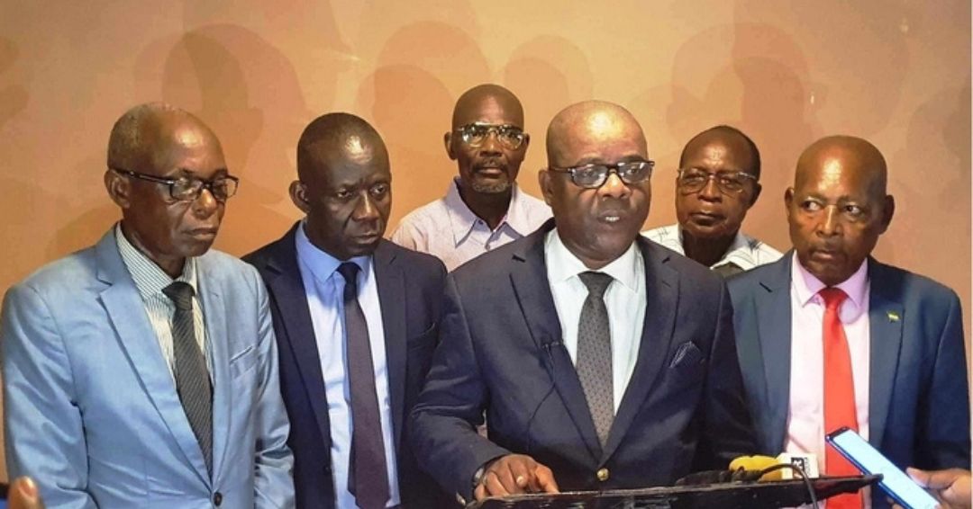 Une vue des membres de «l’Appel d’Angondjé» au terme de leur déclaration. © DR Révision de la loi électorale : "l'Appel d'Angondjé" n'y voit pas d'urgence
