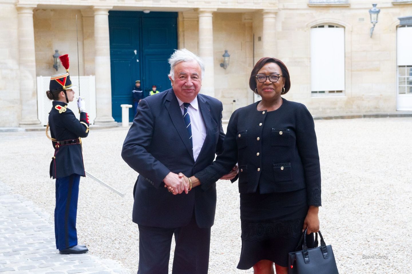 La présidente du Sénat, Paulette Missambo, et son homologue français, Gérard Larcher, lors de leur rencontre. La présidente du Sénat, Paulette Missambo, et son homologue français, Gérard Larcher, lors de leur rencontre.