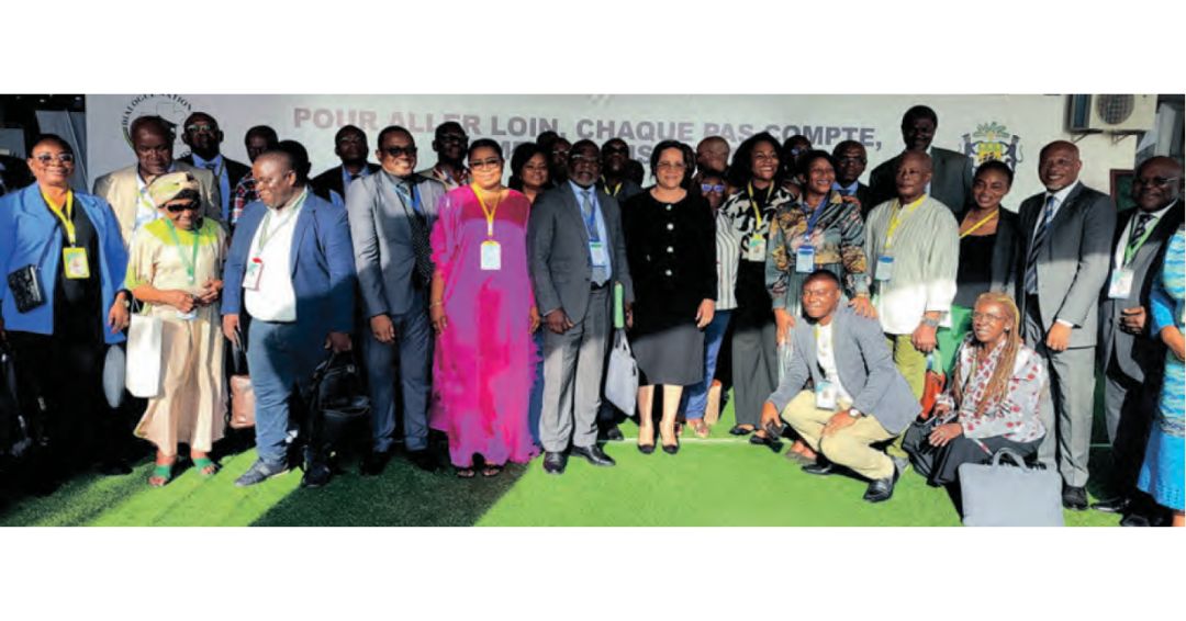 Photo de famille de la sous-commission «Réforme et Organisation de de l’État» au terme de leurs travaux. Photo de famille de la sous-commission «Réforme et Organisation de de l’État» au terme de leurs travaux.