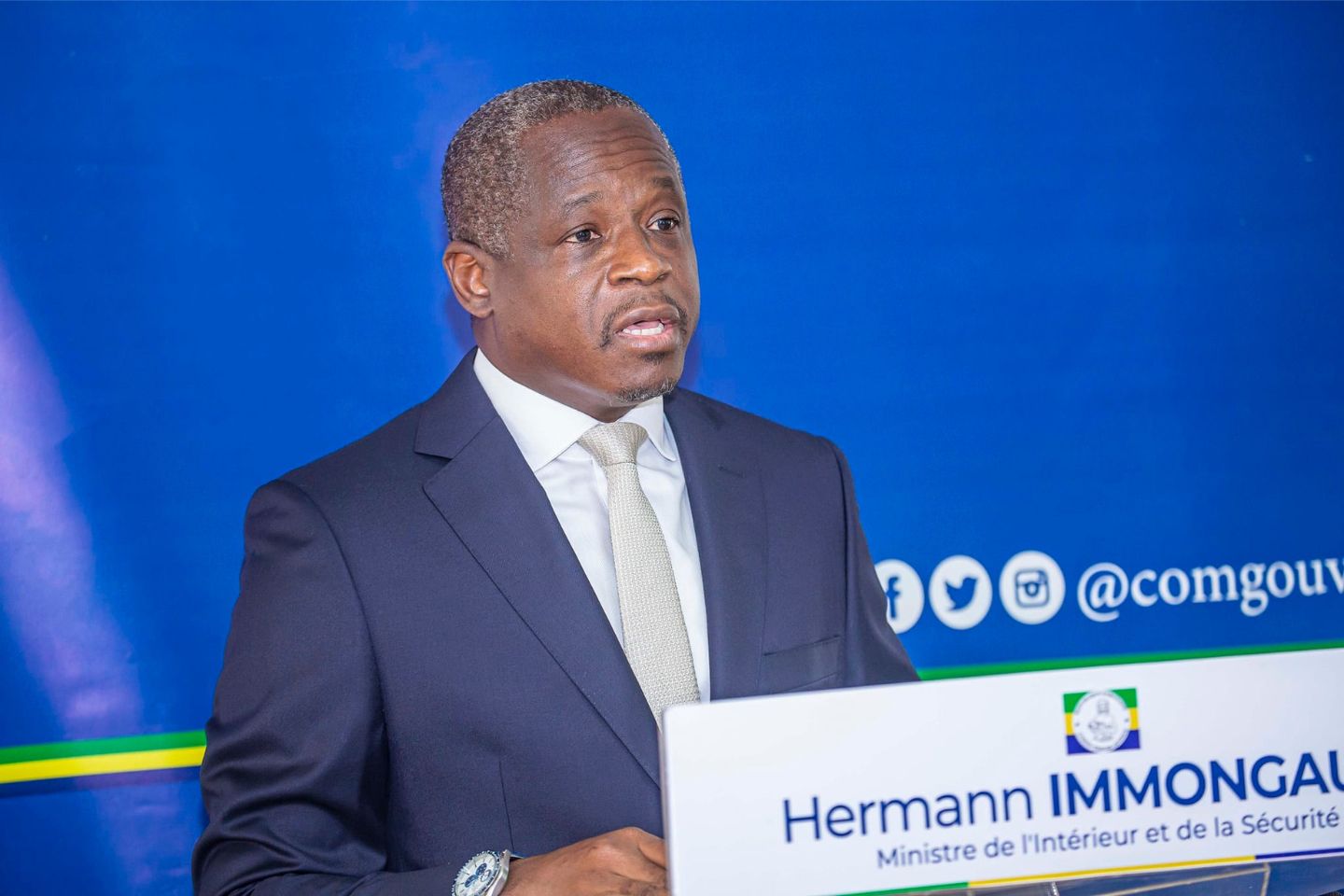 Le Ministre de l'Intérieur, Herman Immongault lors d'une conférence de presse le vendredi 17 mai 2024 Élections : Quid de la suspension des partis politiques ?