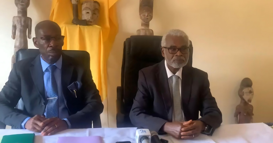Les présidents du RPG, Laurent Angue Mezui (g) et du PGP, Benoît Mouity Nzamba, s’adressant aux journalistes Recommandations du DNI : le PGP et le RPG appellent le CTRI à faire le tri