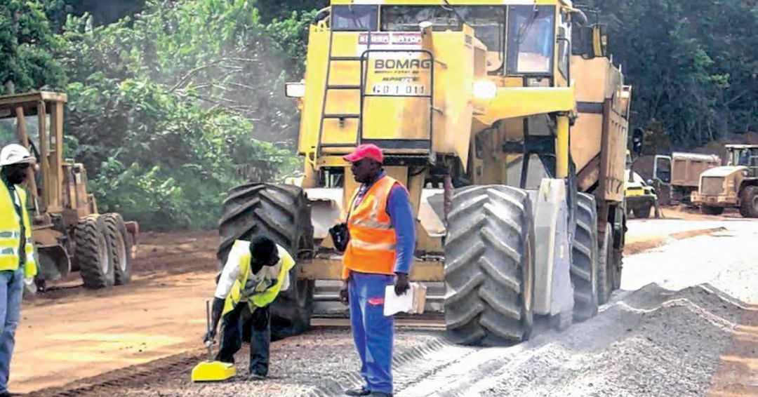 L’évolution du chantier Bifoun-Ndjolé, exécuté par Sogéa-Satom, a été jugée «insatisfaisante et dérisoire» par le ministre des Travaux publics. L’évolution du chantier Bifoun-Ndjolé, exécuté par Sogéa-Satom, a été jugée «insatisfaisante et dérisoire» par le ministre des Travaux publics.