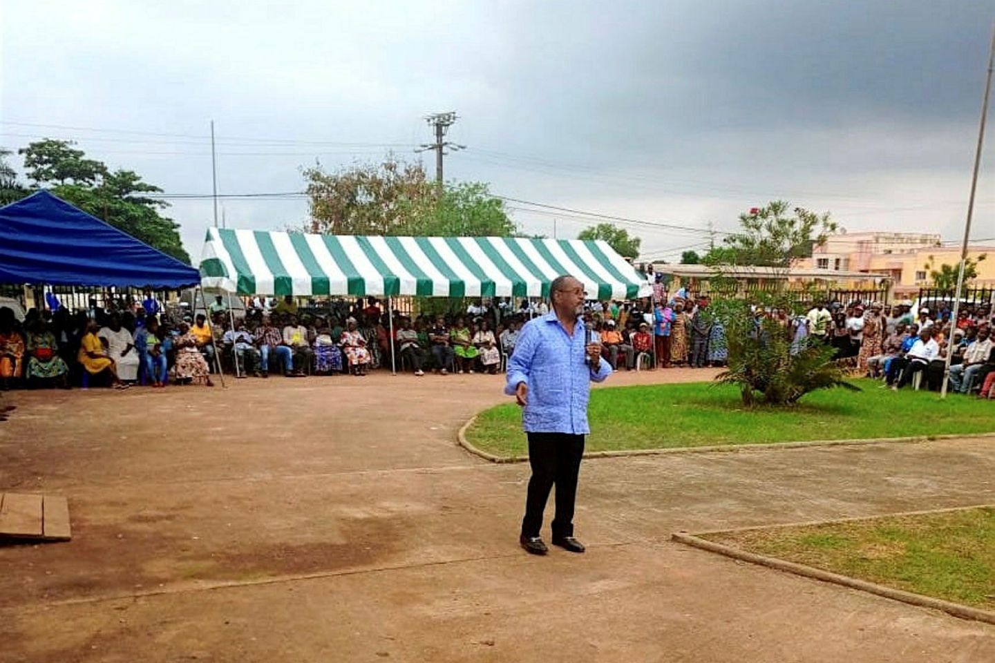 Guy-Bertrand Mapangou, lors de sa rencontre avec les populations de Fougamou. Fougamou : l'appel de Guy-Bertrand Mapangou à soutenir le CTRI