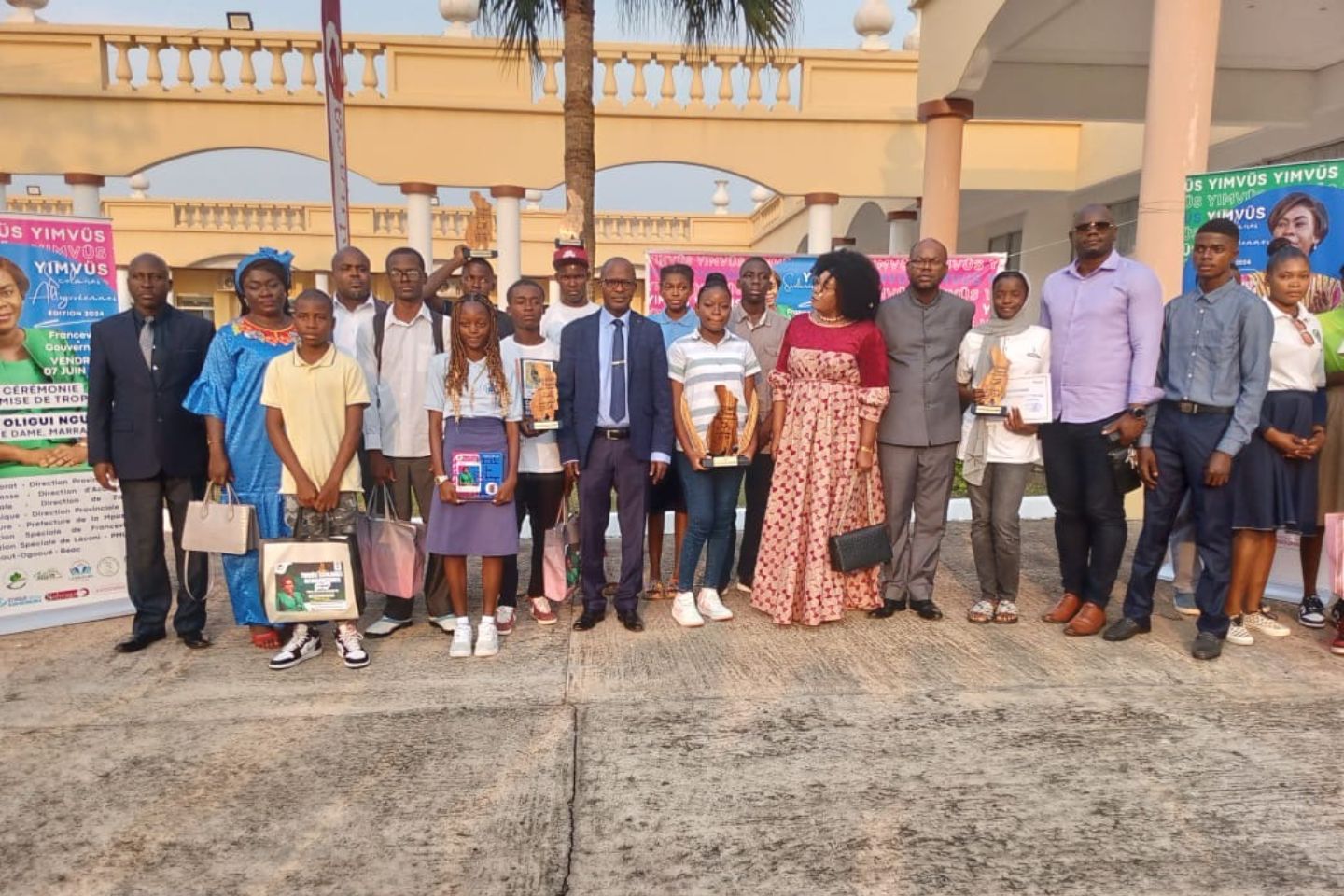 Franceville/Festival scolaire : Plus de 40 élèves lauréats récompensés Franceville/Festival scolaire : Plus de 40 élèves lauréats récompensés