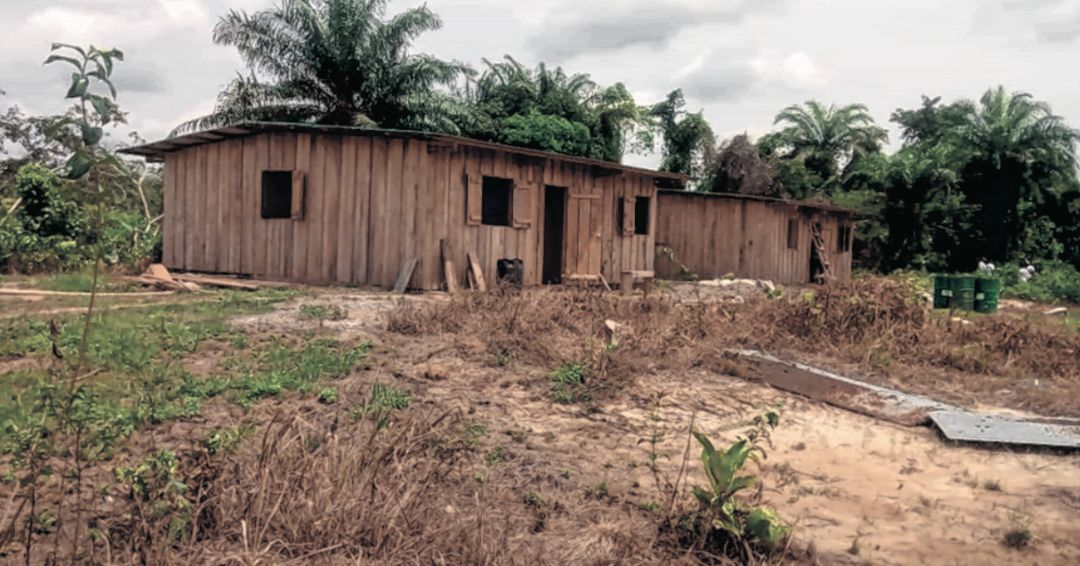 Le premier lot d’une dizaine de maisons en construction à Makok Le premier lot d’une dizaine de maisons en construction à Makok