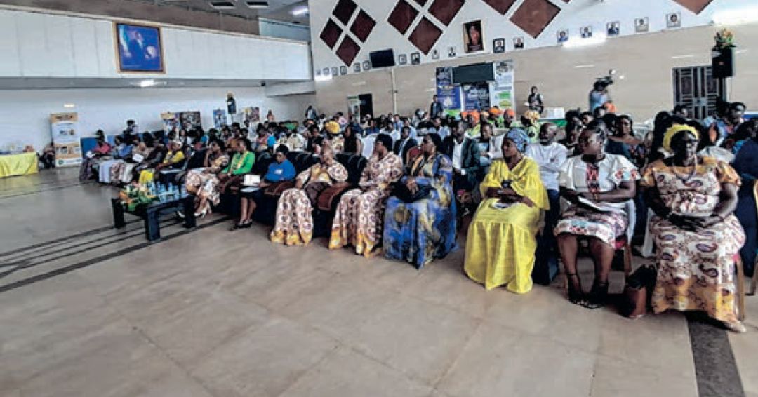 L’assistance hier à l’ouverture de la 2e édition du salon international féminin du livre et des arts du Gabon Lettres et arts : la 2e édition du Siflag dévoile sa " parole de femmes "