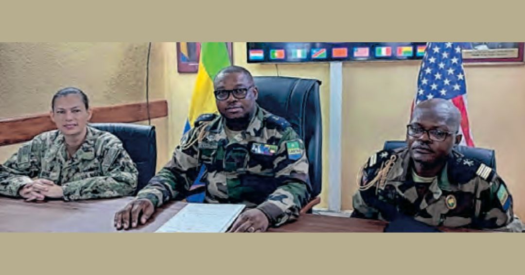 point-presse animée par le contre-amiral Charles Bekale Meyong, chef d’État-major de la Marine nationale hier à Libreville. point-presse animée par le contre-amiral Charles Bekale Meyong, chef d’État-major de la Marine nationale hier à Libreville.