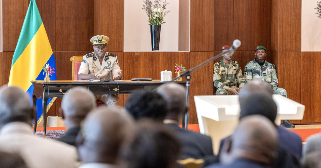 Le chef de l’État, Brice Clotaire Oligui Nguema, au cours des échanges avec les représen- tants des confédérations syndicales et patronales. Le chef de l’État, Brice Clotaire Oligui Nguema, au cours des échanges avec les représen- tants des confédérations syndicales et patronales.