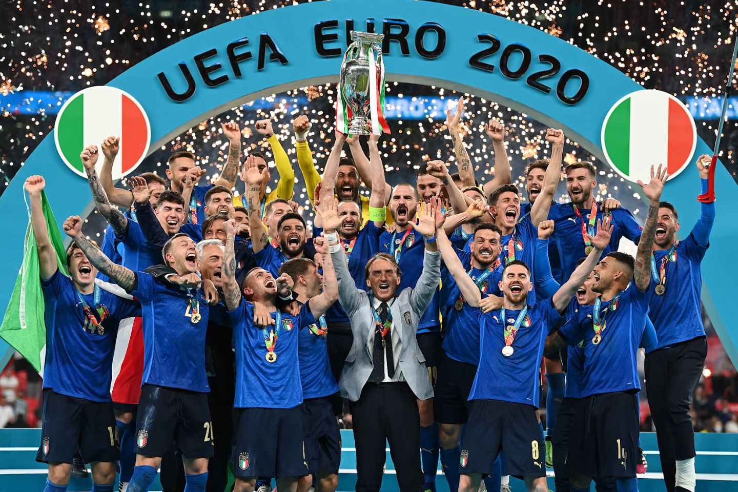Photo de célébration de l'Italie, championne d'Europe 2020 © DR Football/Euro 2024 : la course à la succession de l'Italie s'ouvre aujourd'hui