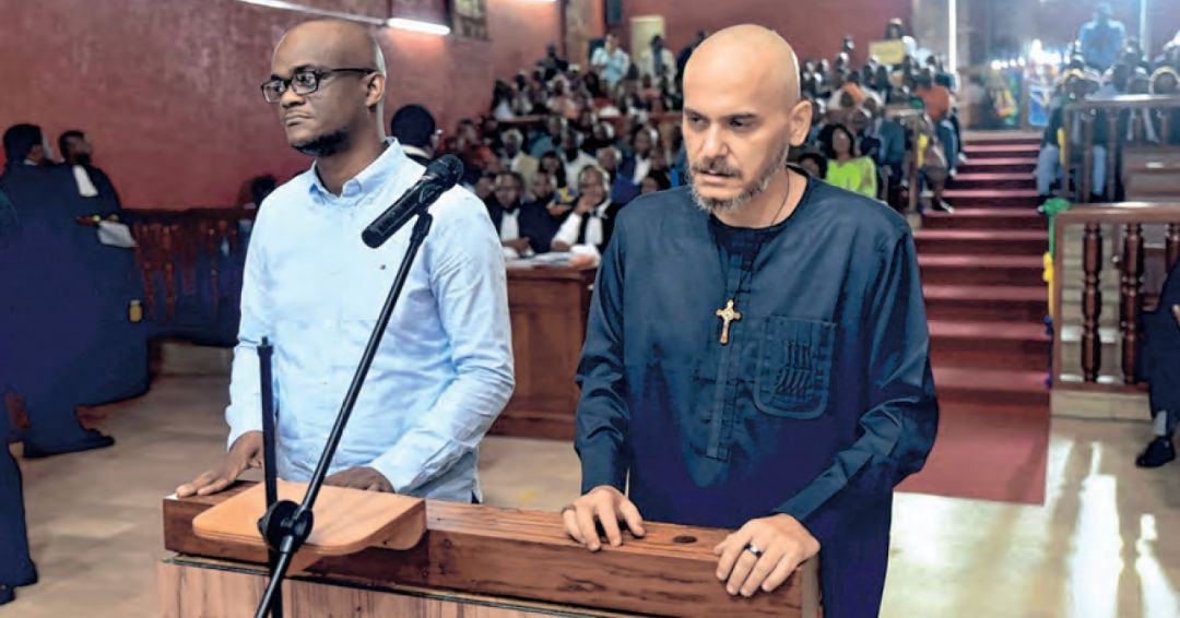 Brice Laccruche Alihangha (d) lors de son procès au tribunal de Libreville. © JA BLA : la compassion a remplacé la conspiration et l'indifférence