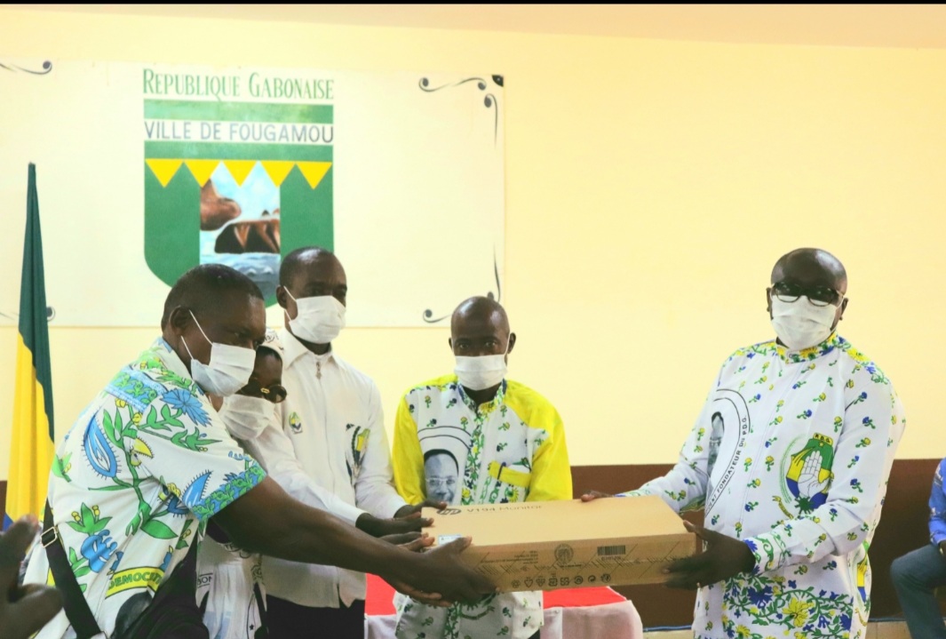 PDG : le camarade Léon Armel Bounda Balonzi offre du matériel bureautique aux fédérations du 1er et du 2ème siège